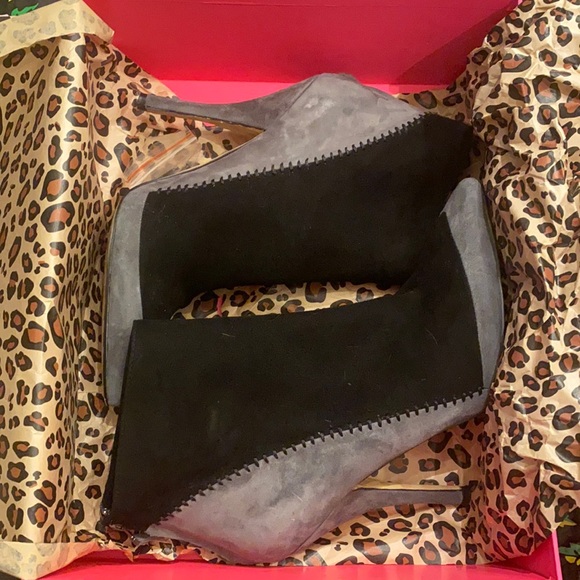 Betsey Johnson Wizaro Black Gray Booties - Picture 3 of 7